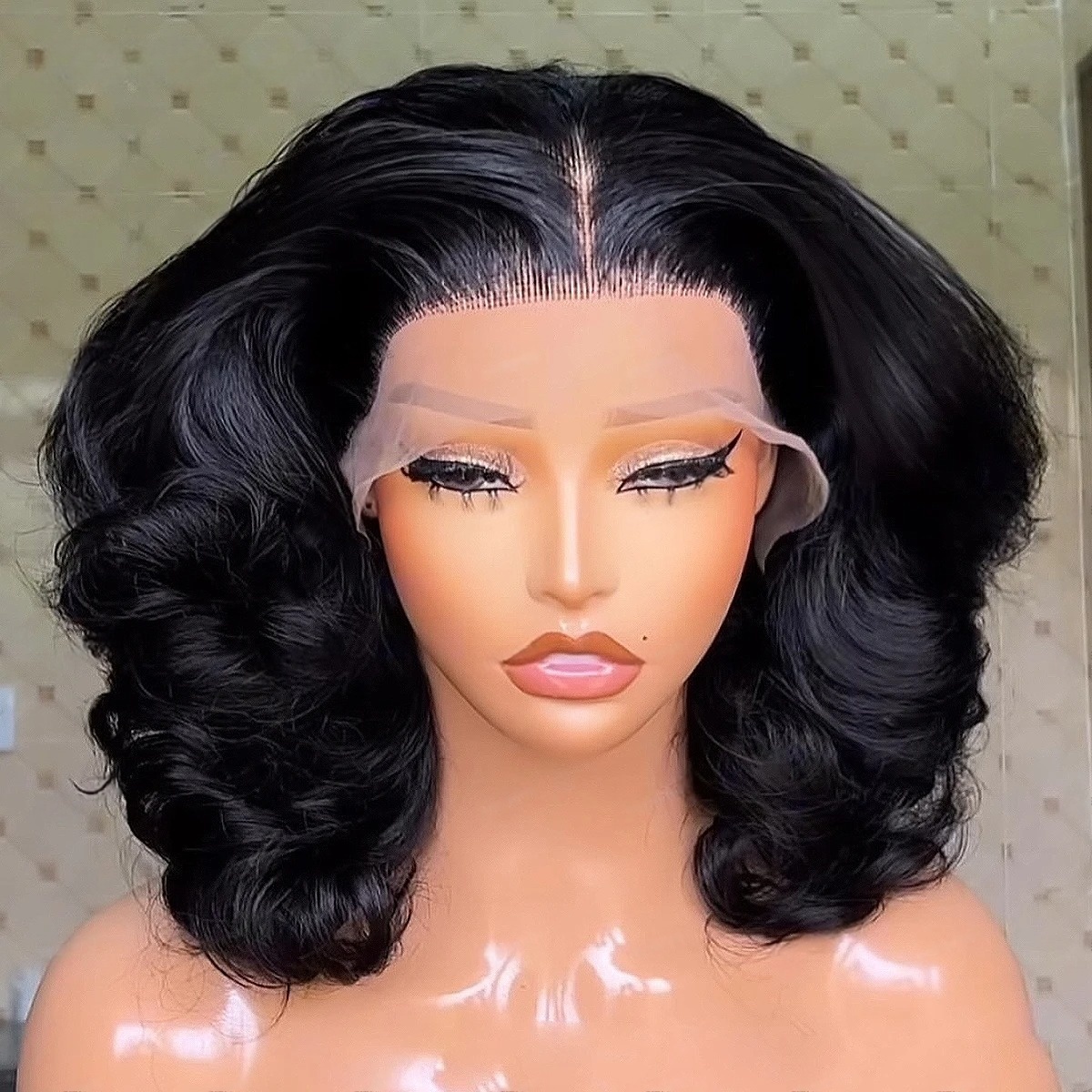 Black Wig Short Bob Body Wavy  - Pre Parted 13X4 Lace Front Bob Wig 评论和价格